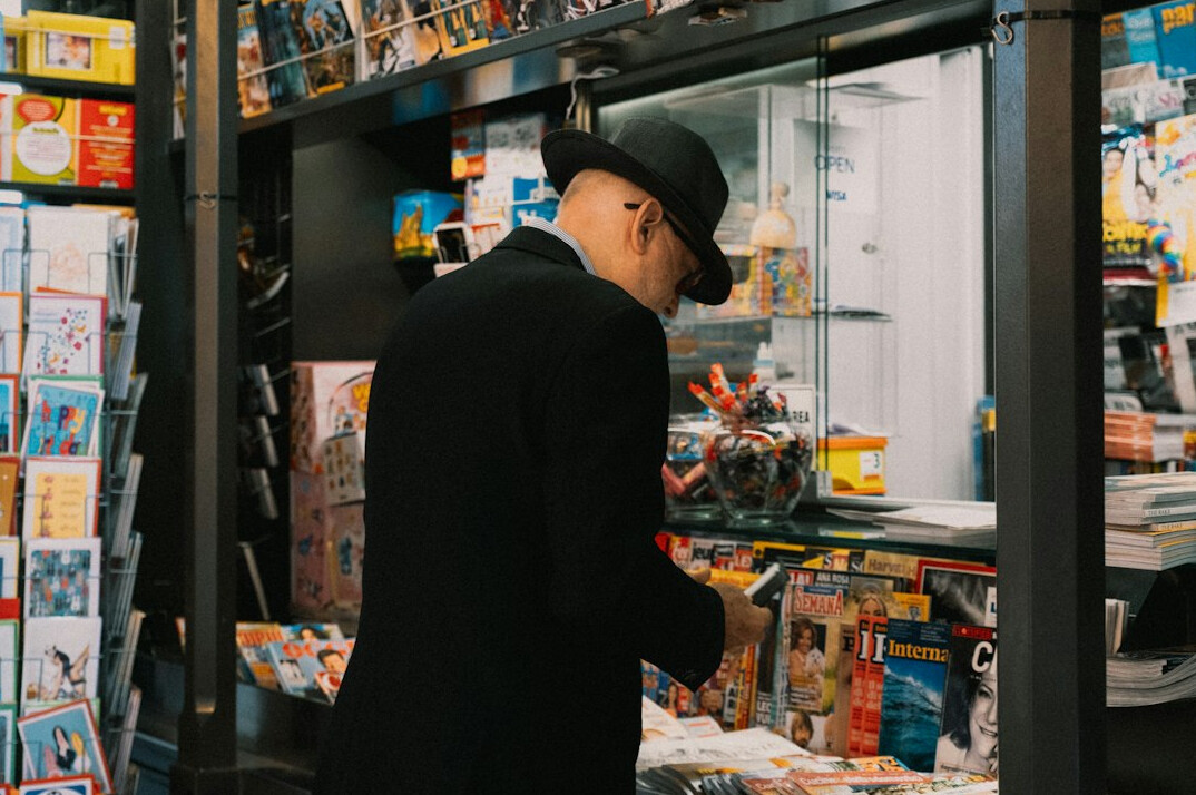 undercover detective in store